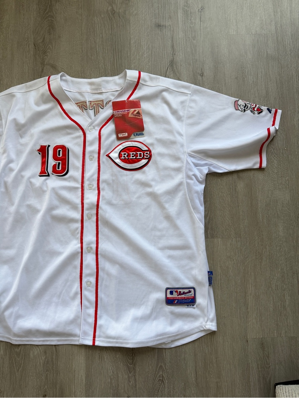 Cincinnati Reds Votto Jersey size 54 NWT